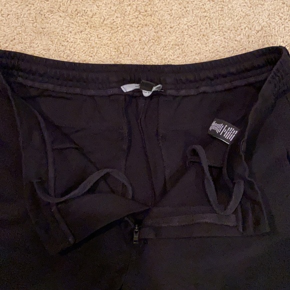 Saks Fifth Avenue Men’s Short - Picture 4 of 5